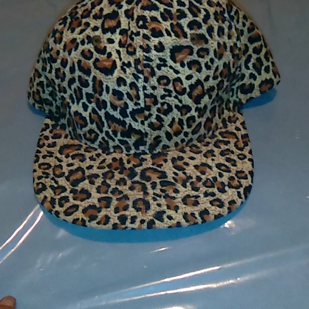 Cheetah print unisex snapback hat.